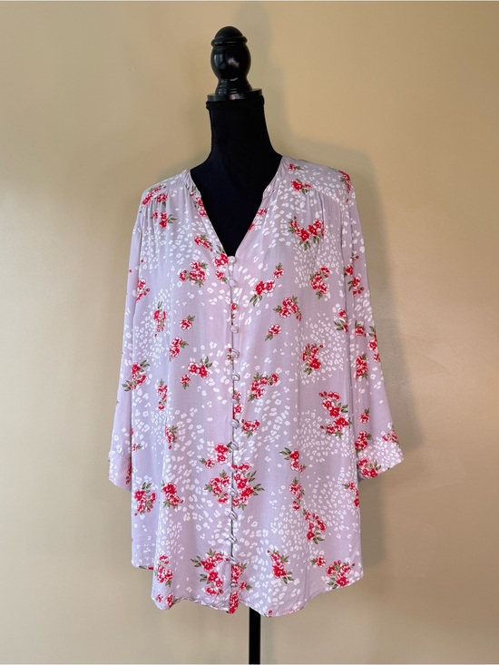 torrid Tops - Red Flowers and White Polka Dots Size: Torrid Size 3  (Fits like a Women's Plus